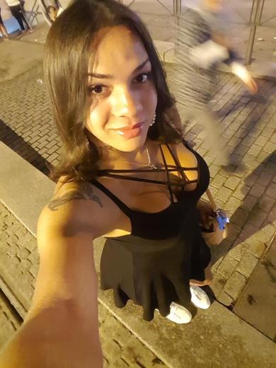 Trans laysa très féminine de passage à centre  Grenoble 0673249110