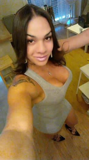 Trans laysa très féminine de passage à centre  Grenoble 0673249110